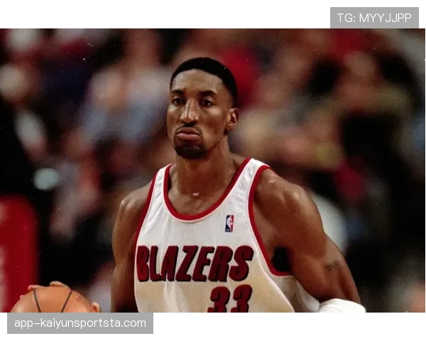 梅塔·世界和平无球跑位提升球队防守稳定性对比同期锋线明显优势