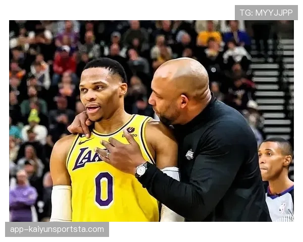 里夫斯无球掩护频繁制造威少错位 拉开湖人进攻空间